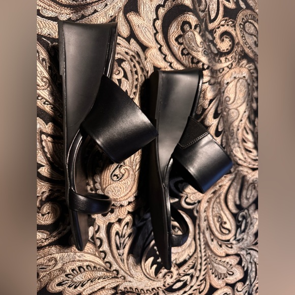 Anne Klein wedge slip on. - Picture 5 of 6